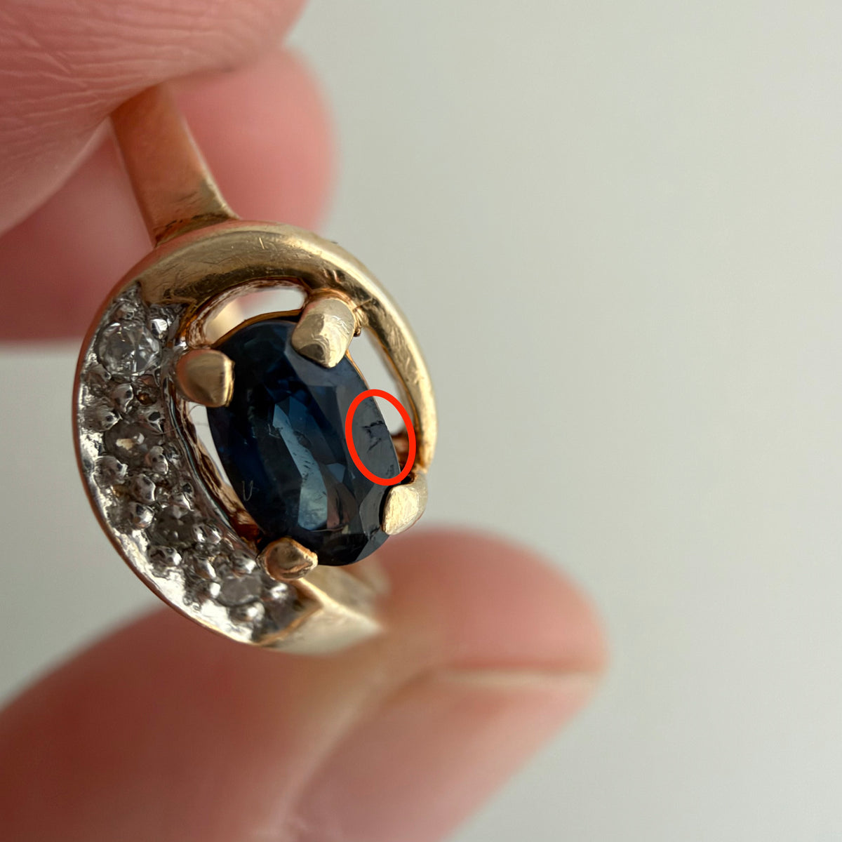 V I N T A G E // snake shape / 10k stylized snake-ish ring with topaz and diamonds / size 5.25