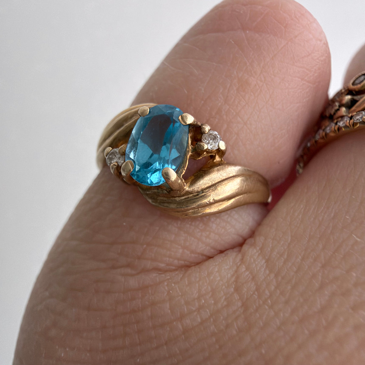 V I N T A G E // windy bypass / 10k + topaz + diamond bypass ring / size 3.5