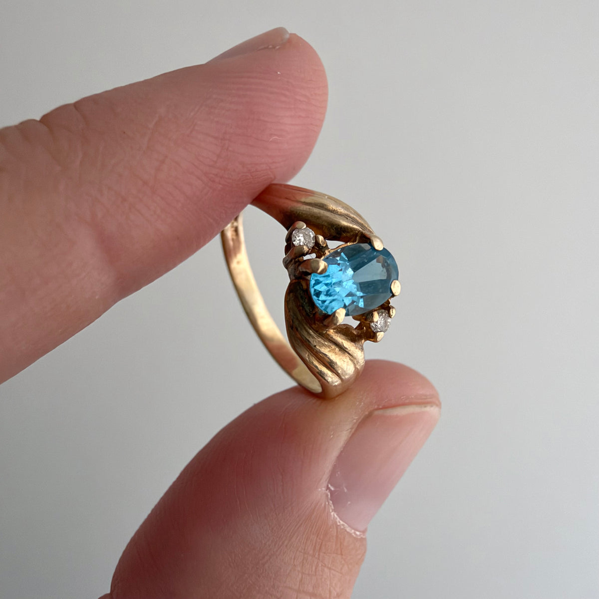 V I N T A G E // windy bypass / 10k + topaz + diamond bypass ring / size 3.5