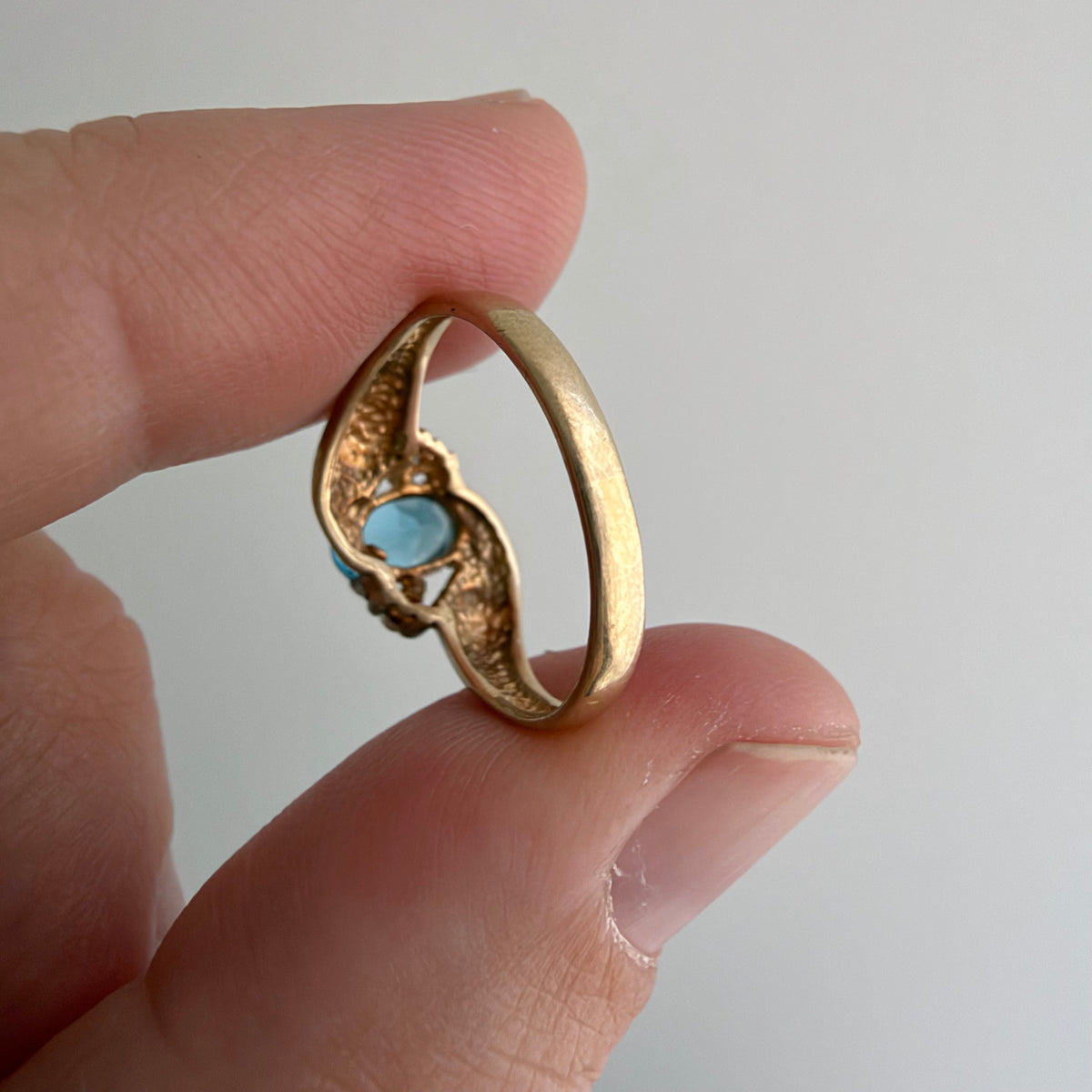 V I N T A G E // windy bypass / 10k + topaz + diamond bypass ring / size 3.5