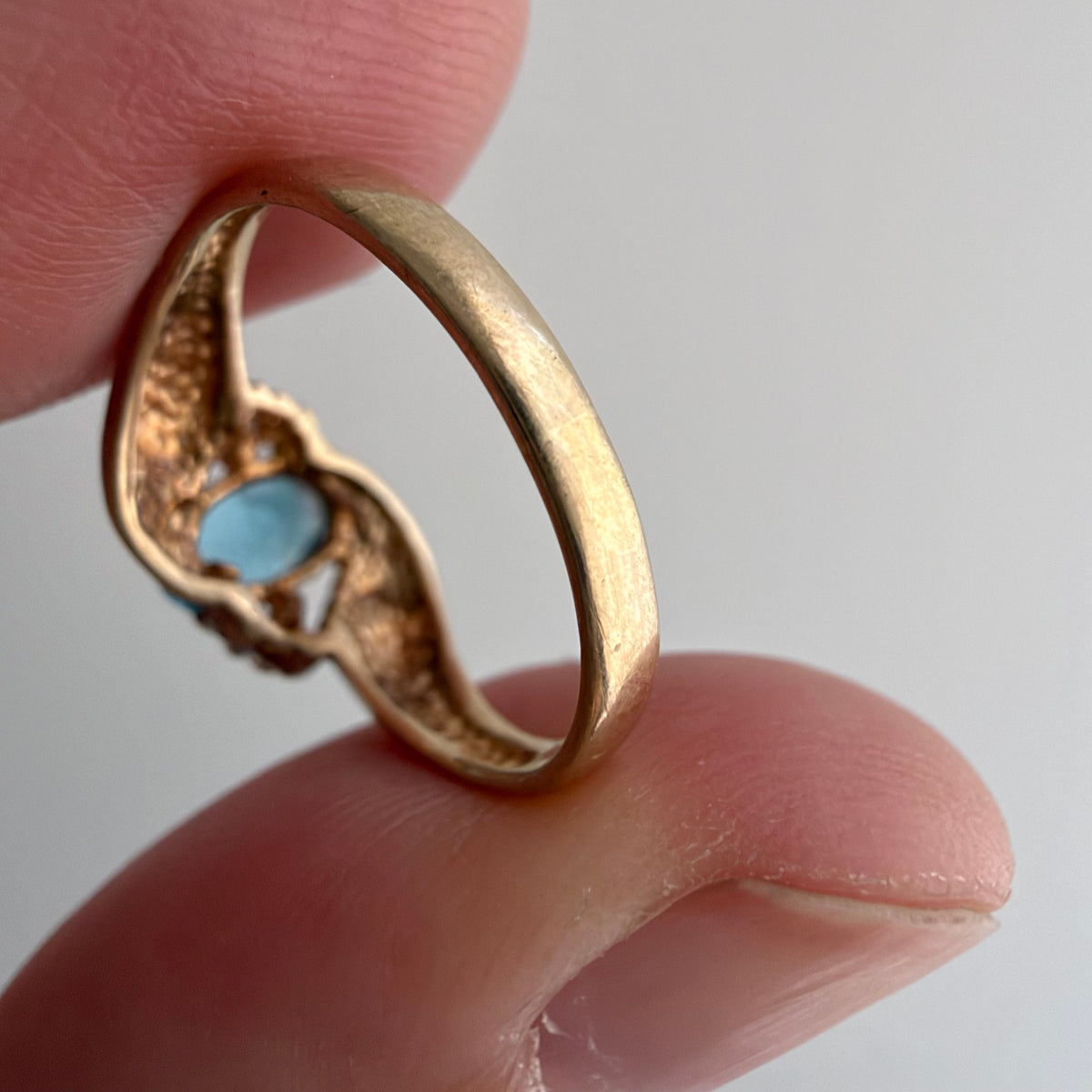 V I N T A G E // windy bypass / 10k + topaz + diamond bypass ring / size 3.5