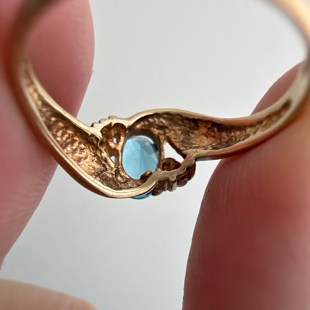 V I N T A G E // windy bypass / 10k + topaz + diamond bypass ring / size 3.5