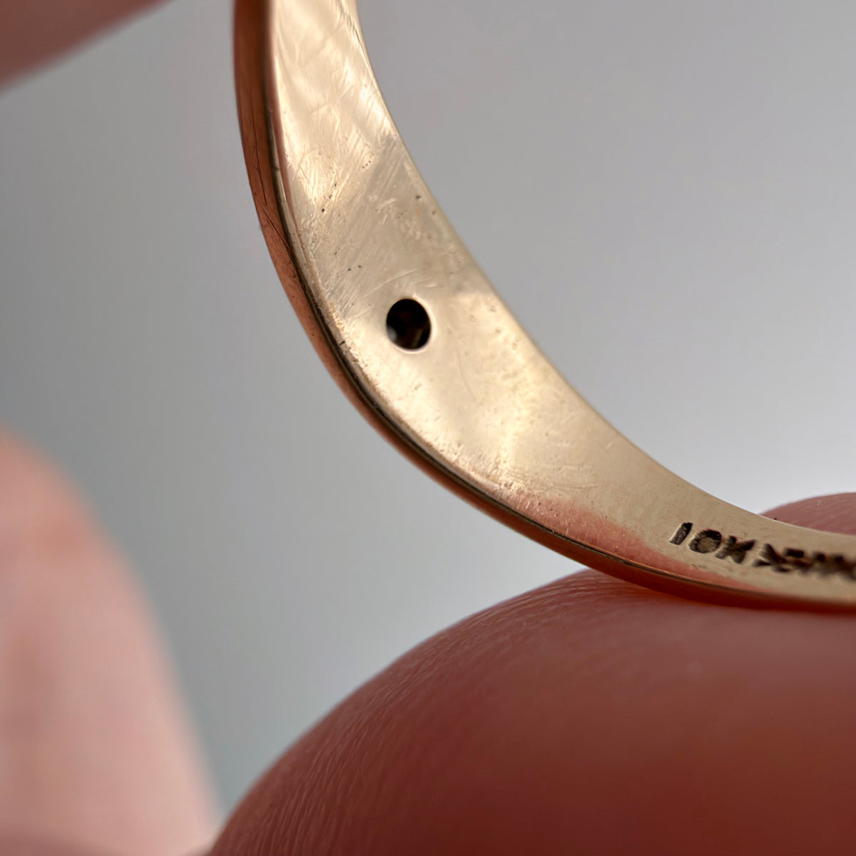 V I N T A G E // north star / 10k and diamond domed band / size 3.25