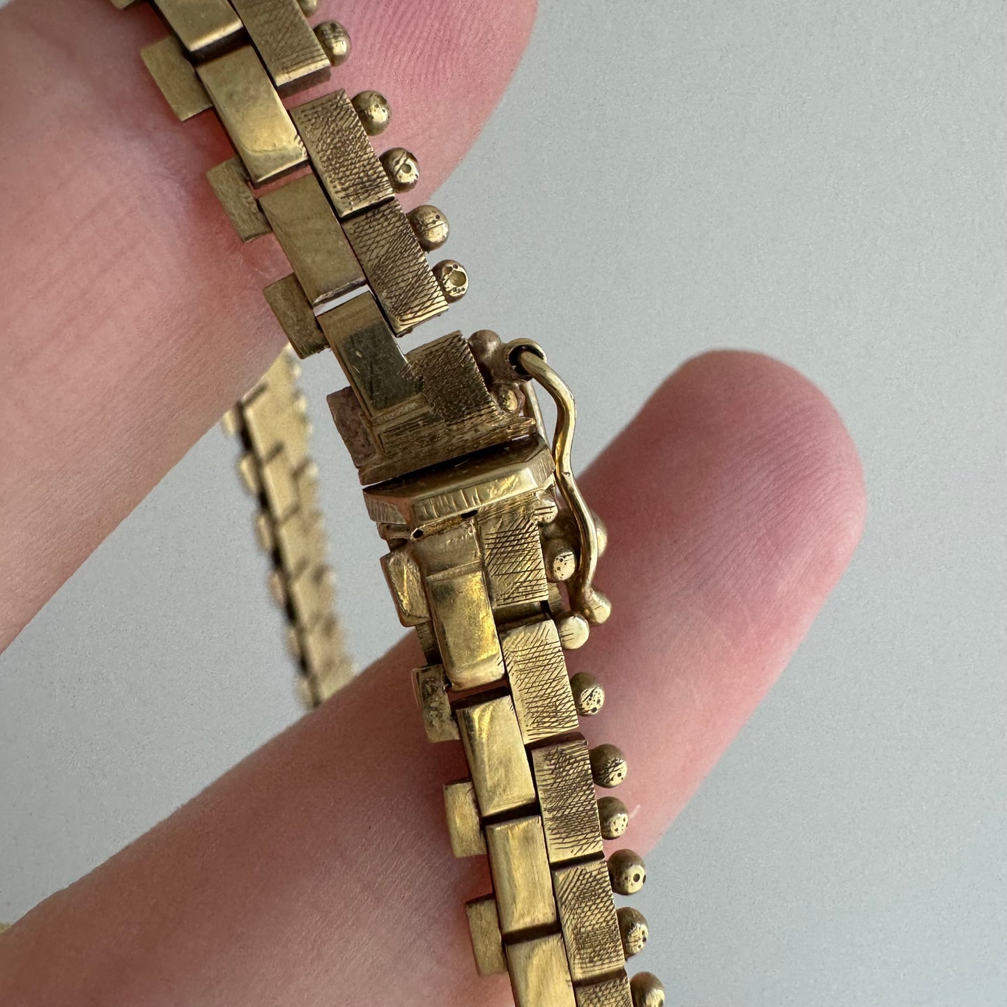 V I N T A G E // 1975 Cleopatra / 9k yellow gold paneled collar necklace / 17", 20.6g