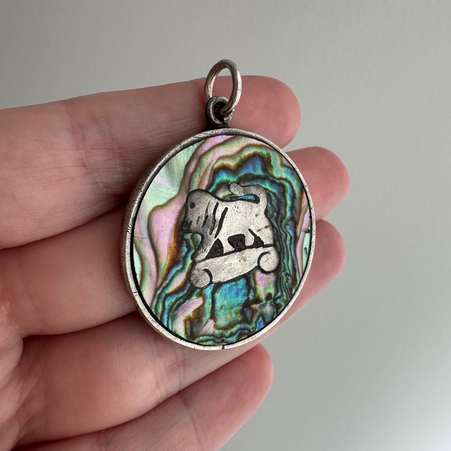 V I N T A G E // psychedelic skateboarding foo dog lion / sterling silver and abalone / a pendant