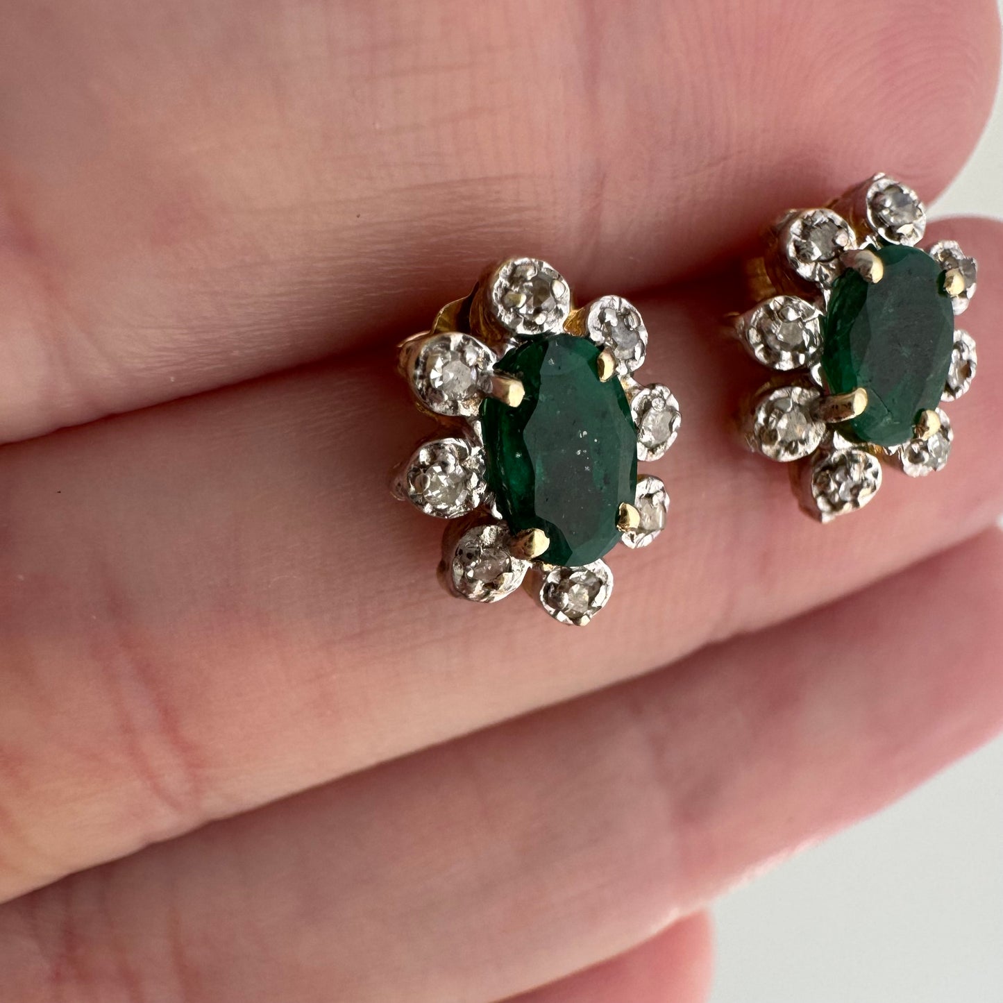 V I N T A G E // stretched daisy / 14k and emerald daisy clusters with accent diamonds / post earrings