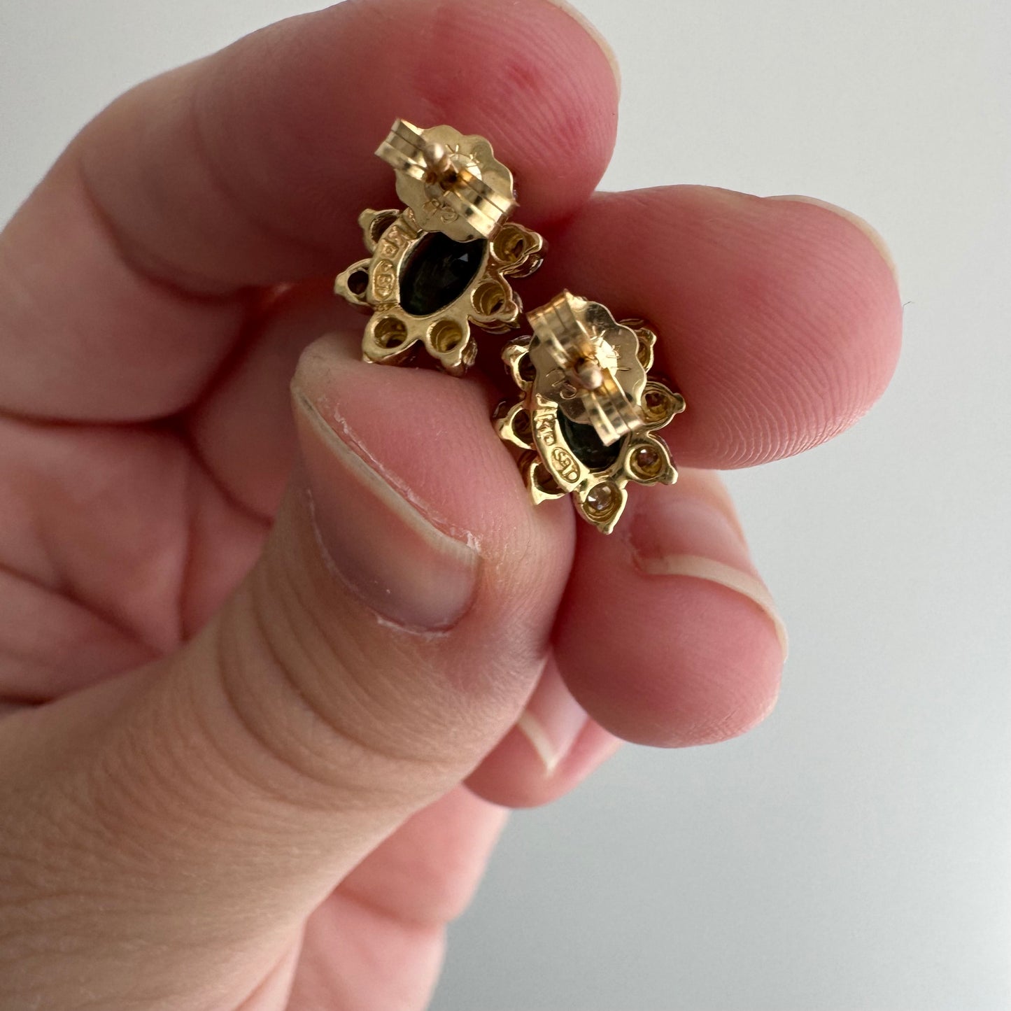 V I N T A G E // stretched daisy / 14k and emerald daisy clusters with accent diamonds / post earrings