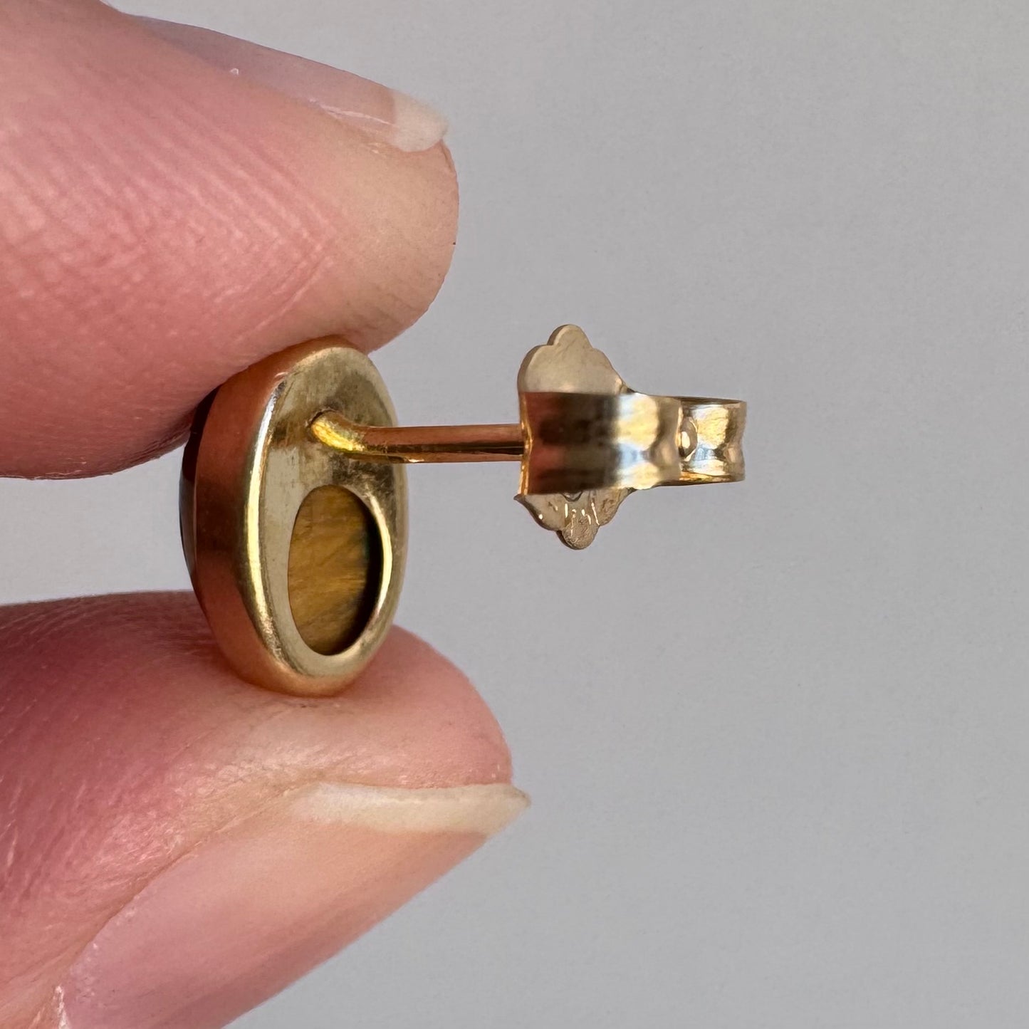 V I N T A G E// 1980s ode to ancient Egypt / 14k and carved tigers eye scarabs / post earrings