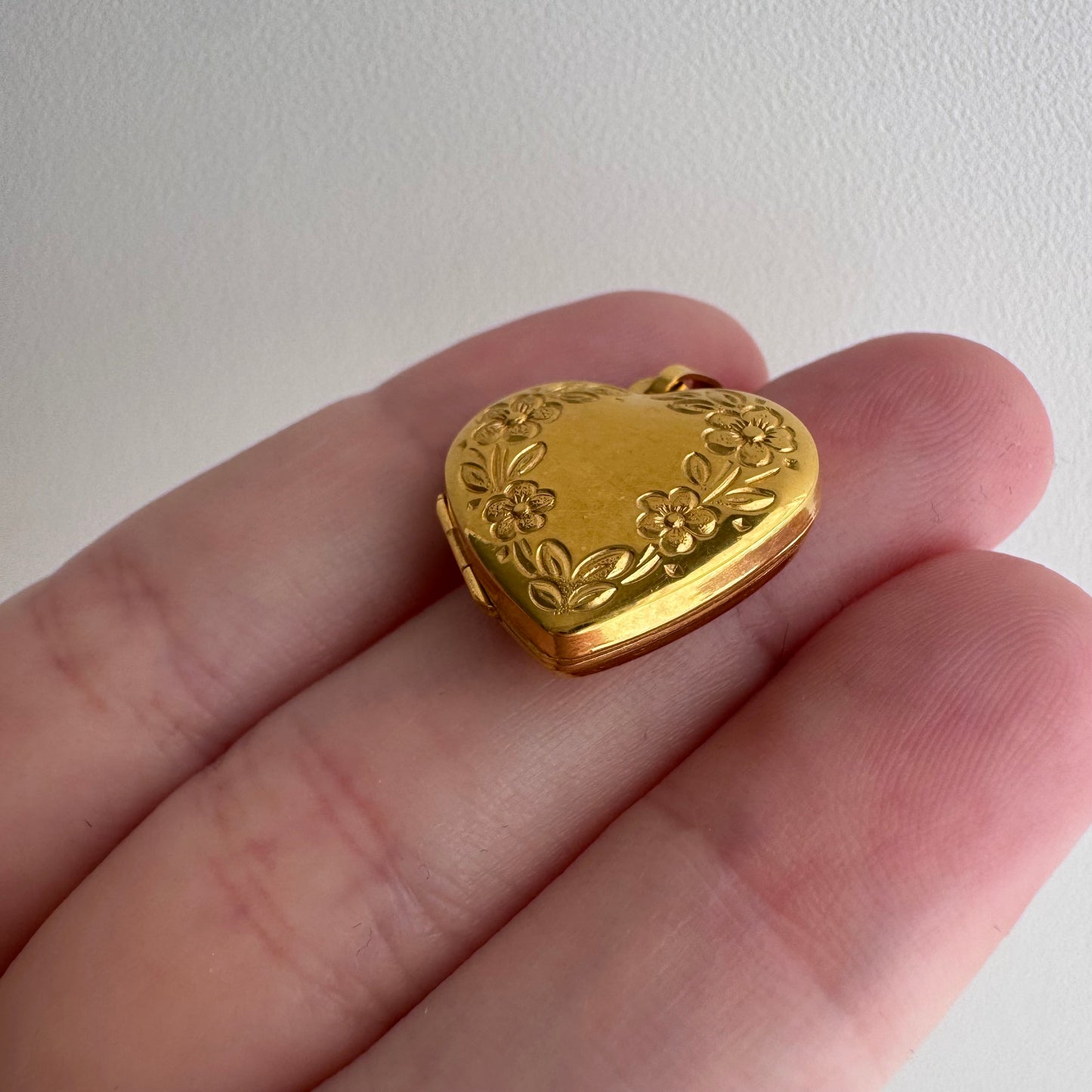 E S T A T E // forget me not love / 10k yellow gold floral embossed heart locket / a pendant