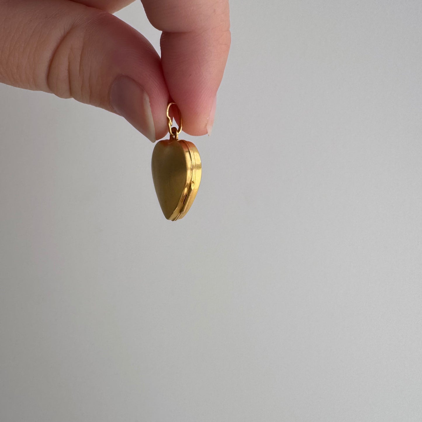 E S T A T E // forget me not love / 10k yellow gold floral embossed heart locket / a pendant