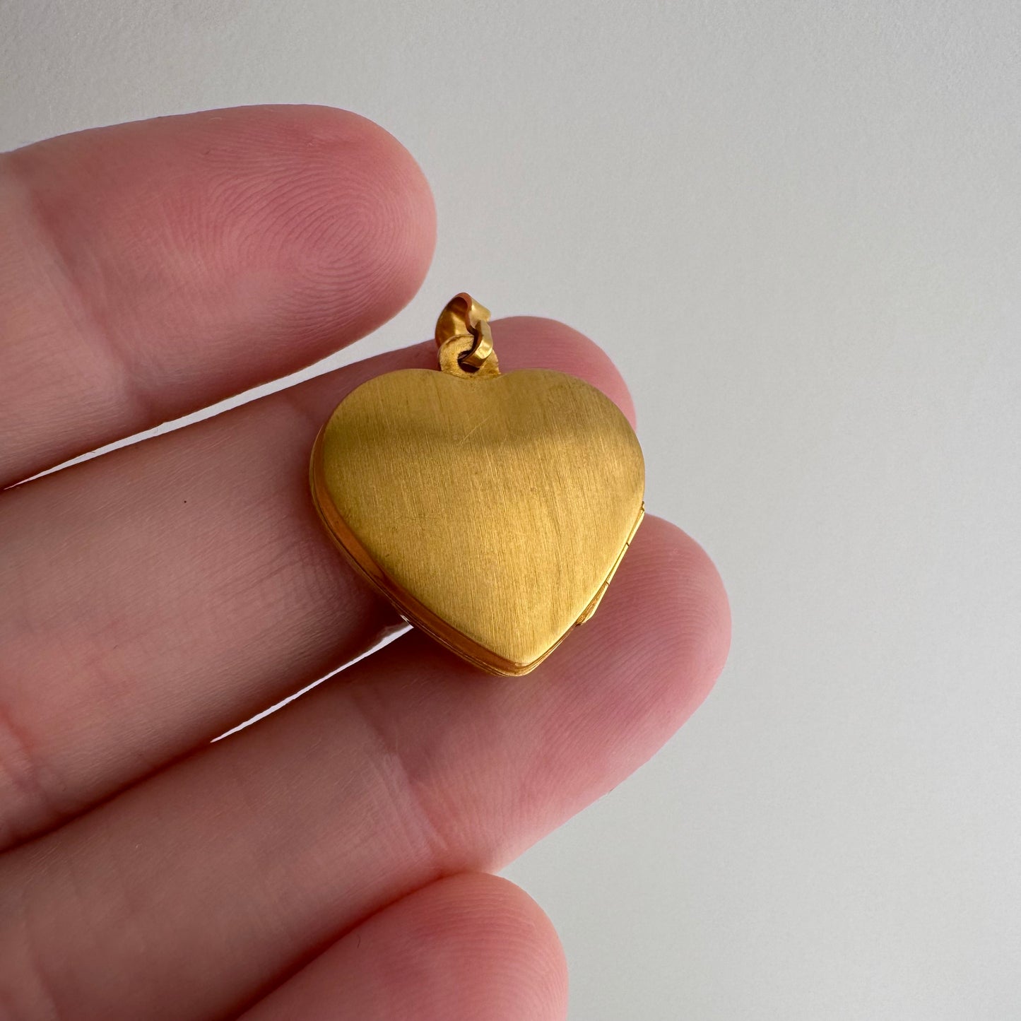 E S T A T E // forget me not love / 10k yellow gold floral embossed heart locket / a pendant