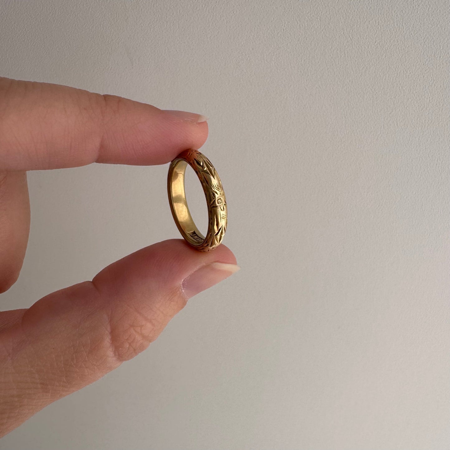 A N T I Q U E // best blooms / 18k floral engraved eternity donut band / size 4.75